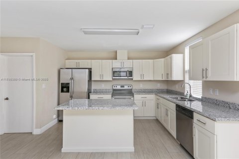 Adosado en alquiler en Miami, Florida, 3 dormitorios, 156.08 m2 № 1943303 - foto 15