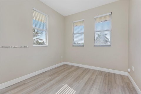 Adosado en alquiler en Miami, Florida, 3 dormitorios, 156.08 m2 № 1943303 - foto 20