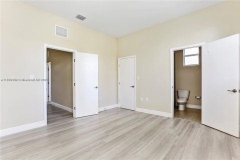 Adosado en alquiler en Miami, Florida, 3 dormitorios, 156.08 m2 № 1943303 - foto 26