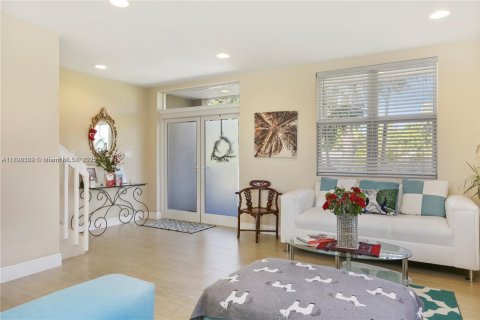 Adosado en alquiler en Miami, Florida, 3 dormitorios, 156.08 m2 № 1943303 - foto 3