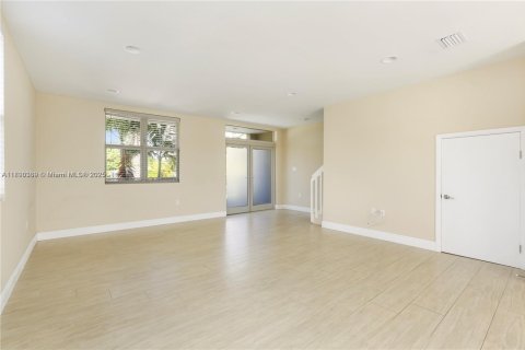 Adosado en alquiler en Miami, Florida, 3 dormitorios, 156.08 m2 № 1943303 - foto 13