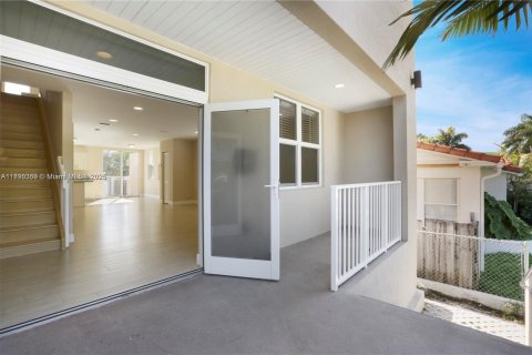 Adosado en alquiler en Miami, Florida, 3 dormitorios, 156.08 m2 № 1943303 - foto 2