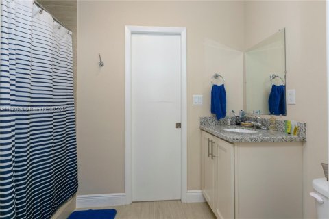 Adosado en alquiler en Miami, Florida, 3 dormitorios, 156.08 m2 № 1943303 - foto 28