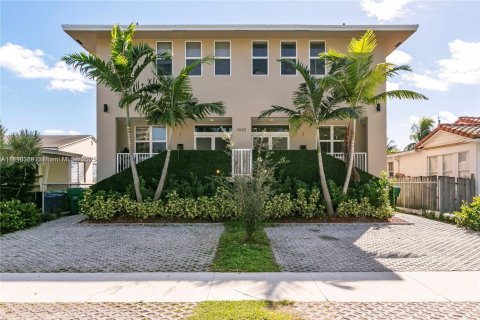 Adosado en alquiler en Miami, Florida, 3 dormitorios, 156.08 m2 № 1943303 - foto 1