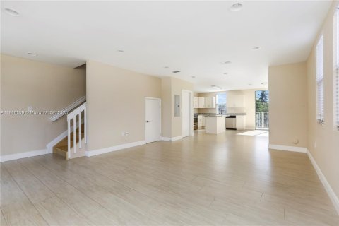 Adosado en alquiler en Miami, Florida, 3 dormitorios, 156.08 m2 № 1943303 - foto 12