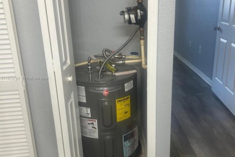 Condo in Orlando, Florida, 2 bedrooms  № 2044500 - photo 10