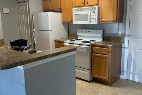 Condo in Orlando, Florida, 2 bedrooms  № 2044500 - photo 3