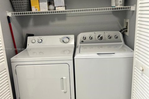 Condo in Orlando, Florida, 2 bedrooms  № 2044500 - photo 7