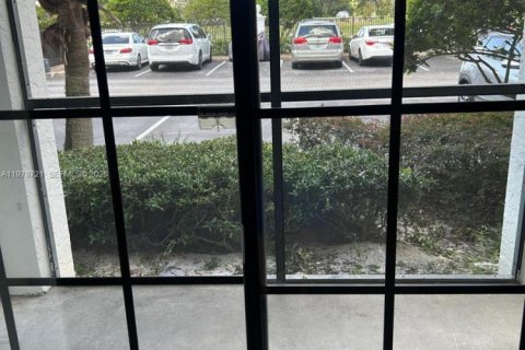 Condo in Orlando, Florida, 2 bedrooms  № 2044500 - photo 9