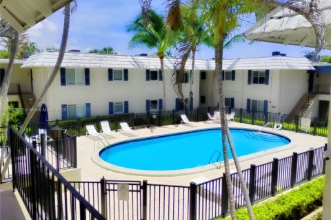 Condominio en venta en Pinecrest, Florida, 1 dormitorio, 53.33 m2 № 1825539 - foto 5