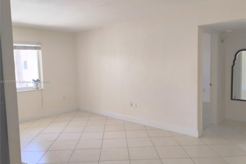 Condominio en venta en Pinecrest, Florida, 1 dormitorio, 53.33 m2 № 1825539 - foto 3