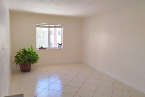 Condominio en venta en Pinecrest, Florida, 1 dormitorio, 53.33 m2 № 1825539 - foto 2