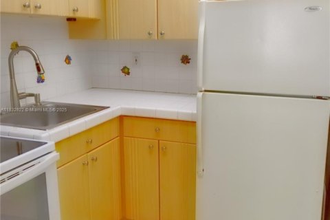 Condominio en venta en Pinecrest, Florida, 1 dormitorio, 53.33 m2 № 1825539 - foto 9