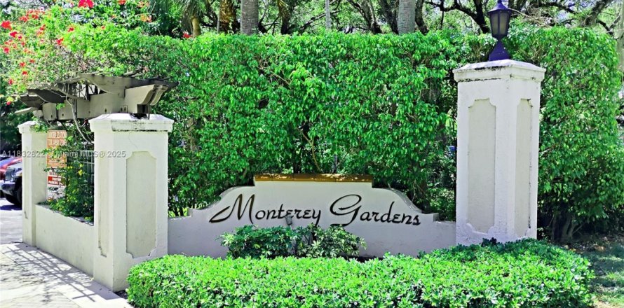 Condominio en Pinecrest, Florida, 1 dormitorio № 1825539