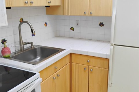 Condominio en venta en Pinecrest, Florida, 1 dormitorio, 53.33 m2 № 1825539 - foto 10