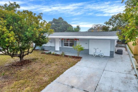 House in New Port Richey, Florida 3 bedrooms, 98.76 sq.m. № 1911962 - photo 1
