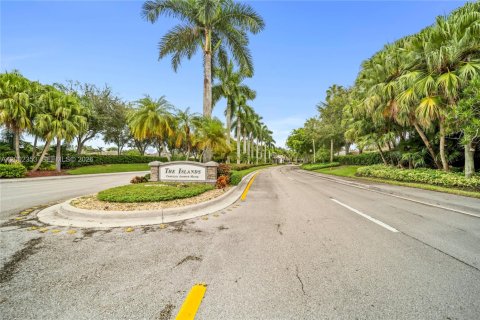Casa en venta en Weston, Florida, 4 dormitorios, 216.18 m2 № 2066912 - foto 1