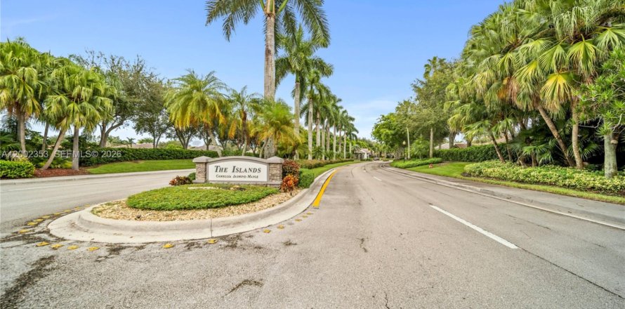 Casa en Weston, Florida 4 dormitorios, 216.18 m2 № 2066912