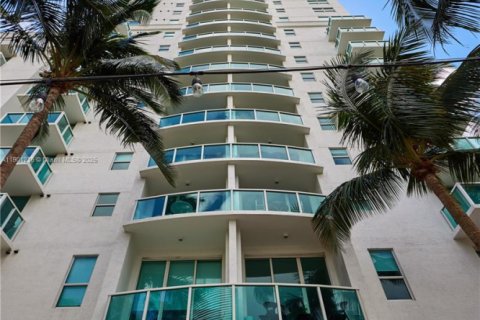 Снять в аренду кондоминиум в Майами, Флорида 2 спальни, 103.77м2, № 1951443 - фото 12