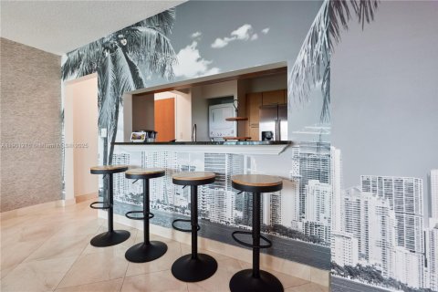 Снять в аренду кондоминиум в Майами, Флорида 2 спальни, 103.77м2, № 1951443 - фото 4