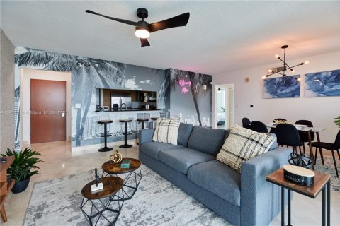 Снять в аренду кондоминиум в Майами, Флорида 2 спальни, 103.77м2, № 1951443 - фото 2