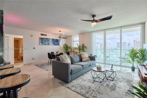 Снять в аренду кондоминиум в Майами, Флорида 2 спальни, 103.77м2, № 1951443 - фото 1