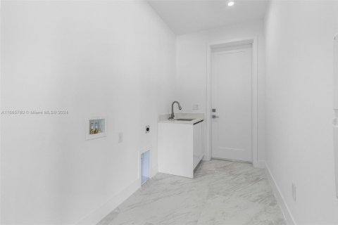 Casa en venta en Cape Coral, Florida, 3 dormitorios № 1764254 - foto 17