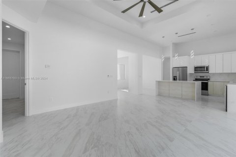 Casa en venta en Cape Coral, Florida, 3 dormitorios № 1764254 - foto 16