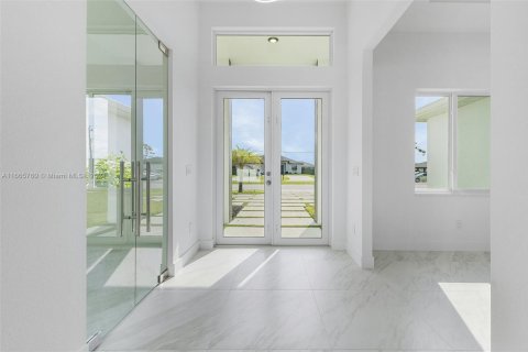 Casa en venta en Cape Coral, Florida, 3 dormitorios № 1764254 - foto 5