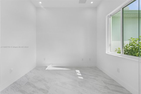 Casa en venta en Cape Coral, Florida, 3 dormitorios № 1764254 - foto 6