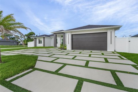 Casa en venta en Cape Coral, Florida, 3 dormitorios № 1764254 - foto 1