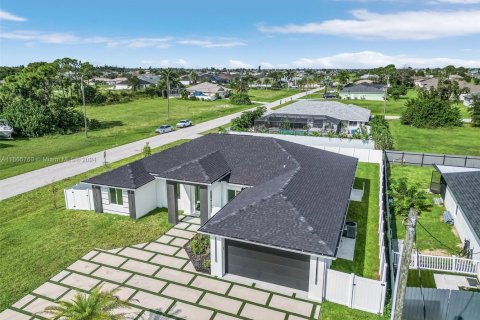 Casa en venta en Cape Coral, Florida, 3 dormitorios № 1764254 - foto 28