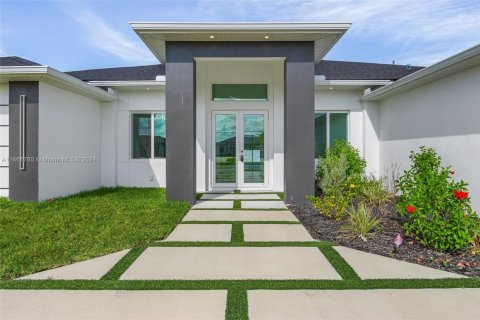Casa en venta en Cape Coral, Florida, 3 dormitorios № 1764254 - foto 3