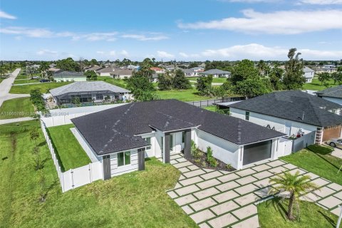 Casa en venta en Cape Coral, Florida, 3 dormitorios № 1764254 - foto 27