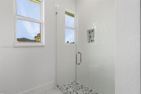 Casa en venta en Cape Coral, Florida, 3 dormitorios № 1764254 - foto 25