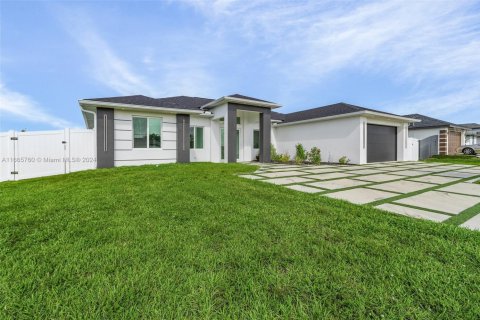 Casa en venta en Cape Coral, Florida, 3 dormitorios № 1764254 - foto 2