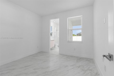 Casa en venta en Cape Coral, Florida, 3 dormitorios № 1764254 - foto 22