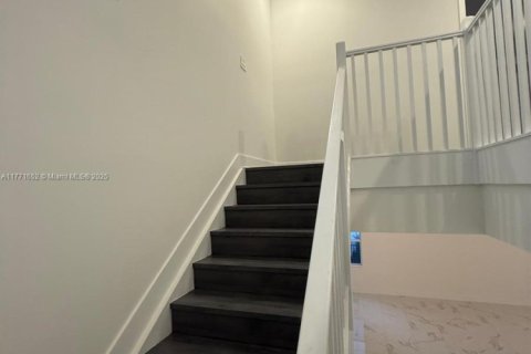 House in Davie, Florida 4 bedrooms, 303.14 sq.m. № 1702168 - photo 23