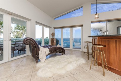 Casa en alquiler en Hollywood, Florida, 5 dormitorios, 295.06 m2 № 1968254 - foto 1