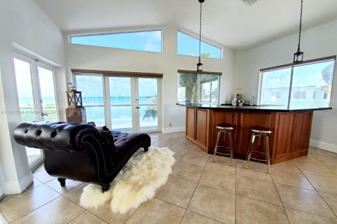 Casa en alquiler en Hollywood, Florida, 5 dormitorios, 295.06 m2 № 1968254 - foto 9