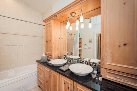 Casa en alquiler en Hollywood, Florida, 5 dormitorios, 295.06 m2 № 1968254 - foto 28