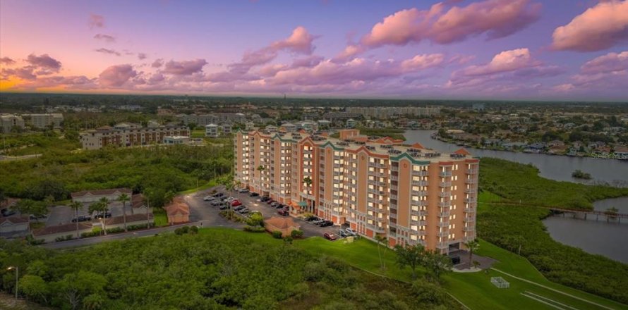 Condo in New Port Richey, Florida, 2 bedrooms  № 2383822