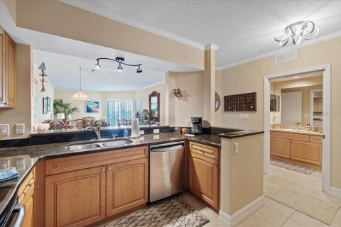 Condo in New Port Richey, Florida, 2 bedrooms  № 2383822 - photo 5