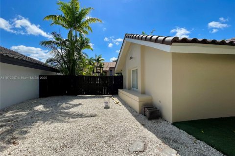 Снять в аренду виллу или дом в Майами, Флорида 3 спальни, 147.34м2, № 1953992 - фото 25