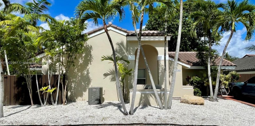 Дом в Майами, Флорида 3 спальни, 147.34м2 № 1953992