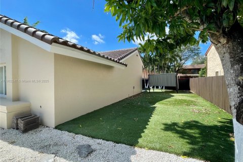 Снять в аренду виллу или дом в Майами, Флорида 3 спальни, 147.34м2, № 1953992 - фото 23