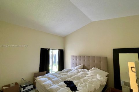 Снять в аренду виллу или дом в Майами, Флорида 3 спальни, 147.34м2, № 1953992 - фото 8