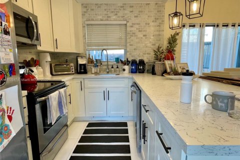 Снять в аренду виллу или дом в Майами, Флорида 3 спальни, 147.34м2, № 1953992 - фото 7