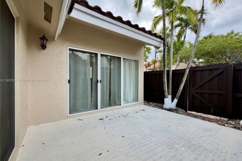 Снять в аренду виллу или дом в Майами, Флорида 3 спальни, 147.34м2, № 1953992 - фото 28
