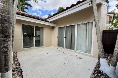 Снять в аренду виллу или дом в Майами, Флорида 3 спальни, 147.34м2, № 1953992 - фото 29